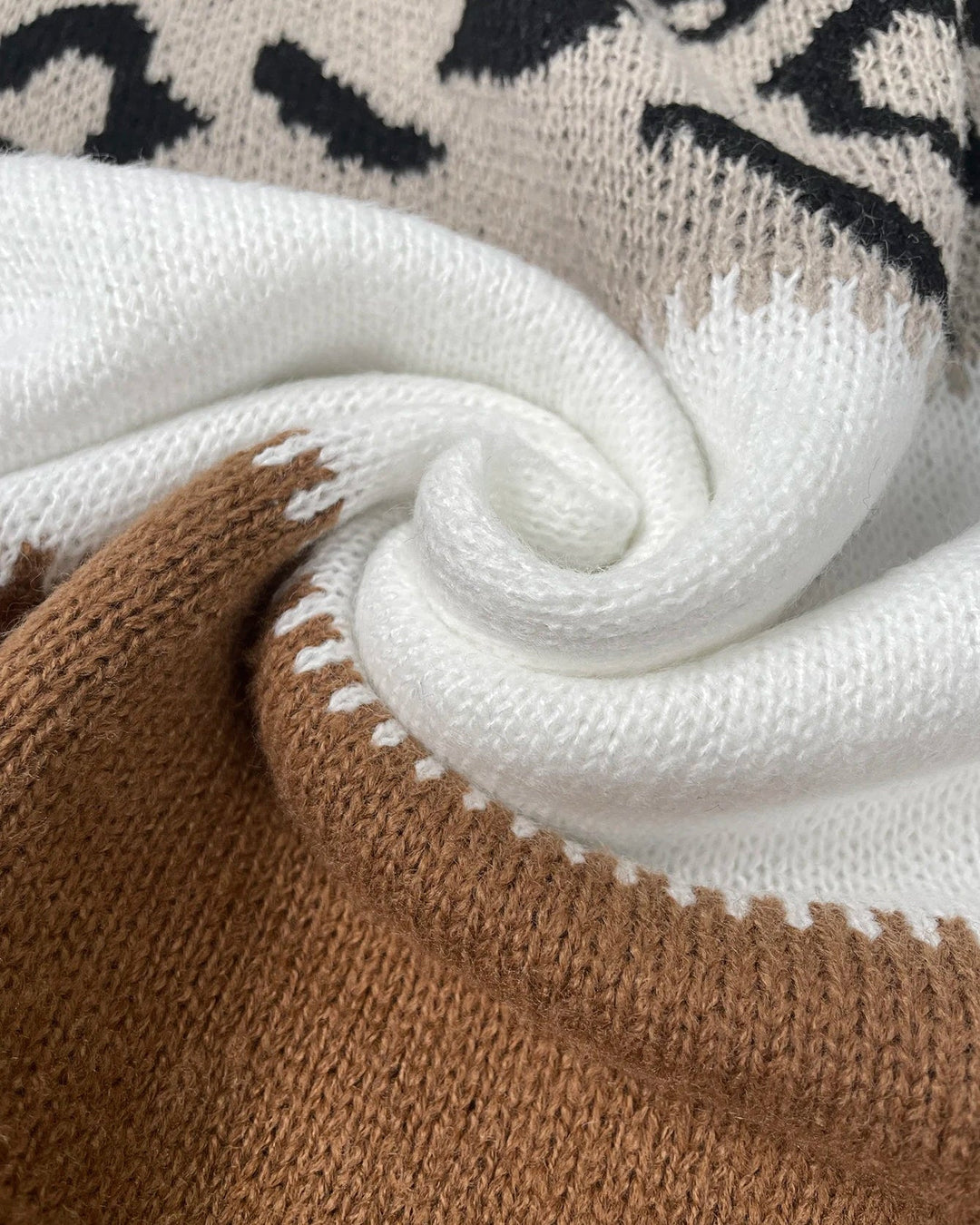 Zoe - Colourblock Leopard Sweater